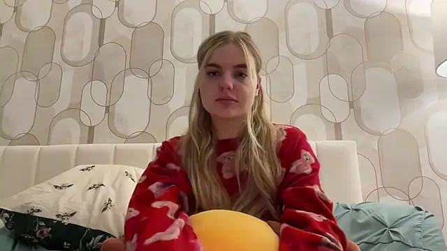 Snapshot of Lilyswlrdxo chatting on June 10, 2026, 11:46 pm Lilyswlrdxo online show from June 10, 2026, 11:46 pm