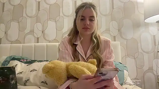 Snapshot of Lilyswlrdxo chatting on June 12, 2026, 11:35 pm Lilyswlrdxo online show from June 12, 2026, 11:35 pm
