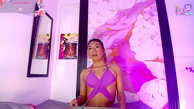 Astrid Cardenas online show from June 11, 2026, 3:37 am