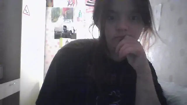 Snapshot of ZeldaSayre_ chatting on June 18, 2026, 8:13 pm ZeldaSayre online show from June 18, 2026, 8:13 pm