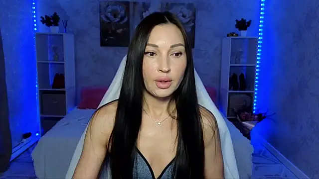 NikoleMills online show from June 19, 2026, 7:12 am
