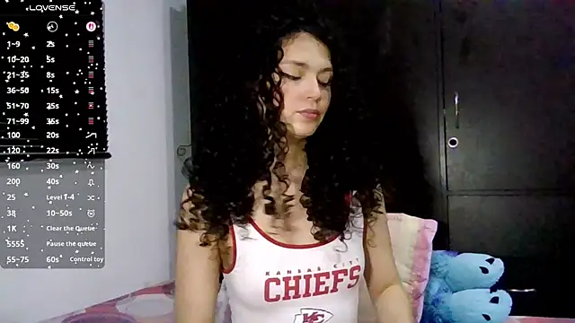 Snapshot of Diamond_Curls chatting on July 16, 2026, 3:29 pm Diamond Curls online show from July 16, 2026, 3:29 pm