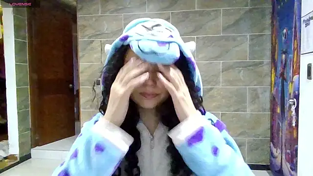 Snapshot of Diamond_Curls chatting on July 24, 2026, 3:32 pm Diamond Curls online show from July 24, 2026, 3:32 pm