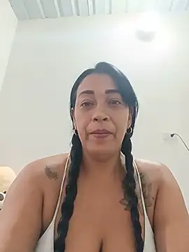 Snapshot of candelahot10 chatting on July 3, 2026, 1:50 pm candelahot10 online show from July 3, 2026, 1:50 pm