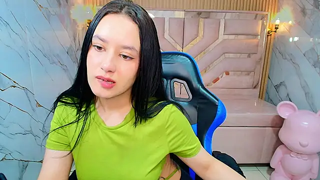 Snapshot of Aleja_r_ chatting on July 3, 2026, 12:22 pm Aleja r online show from July 3, 2026, 12:22 pm