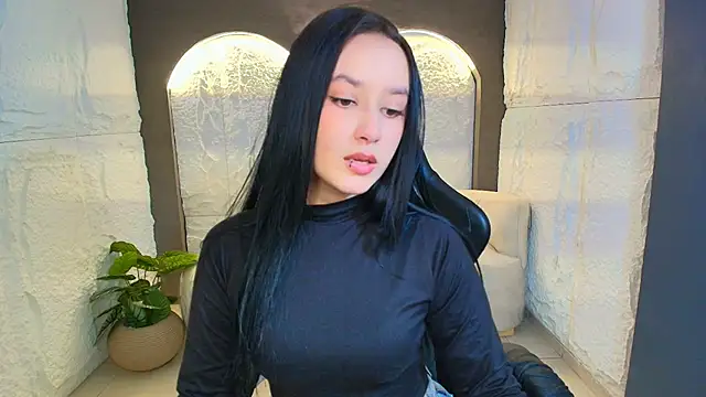 Snapshot of Aleja_r_ chatting on July 21, 2026, 7:38 pm Aleja r online show from July 21, 2026, 7:38 pm