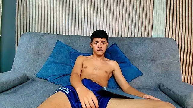 Snapshot of Justin_ortiz chatting on July 1, 2026, 7:24 pm Justin ortiz online show from July 1, 2026, 7:24 pm