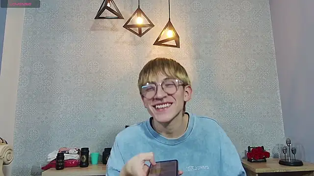 axell stone  online show from June 11, 2026, 9:24 pm
