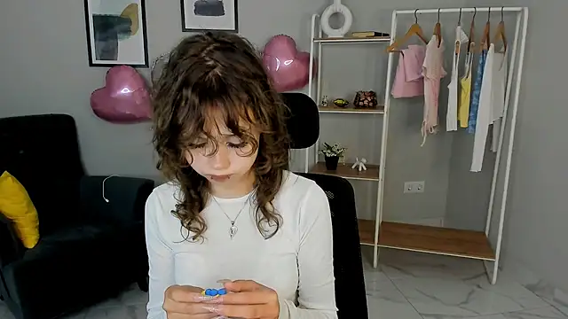 Snapshot of Annette_Bell chatting on June 15, 2026, 1:57 pm Annette Bell online show from June 15, 2026, 1:57 pm