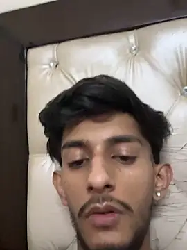 ronnnnn718 online show from June 18, 2026, 1:04 pm