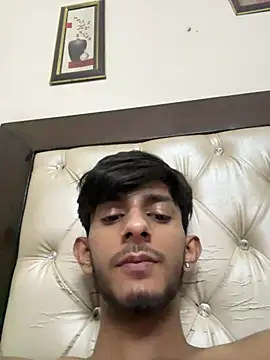 ronnnnn718 online show from July 2, 2026, 9:26 am