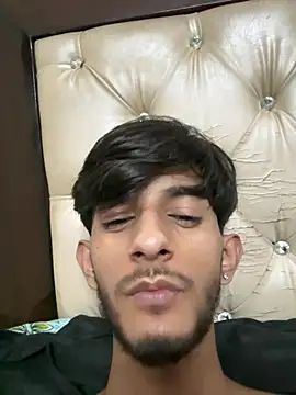 ronnnnn718 online show from July 6, 2026, 7:05 pm