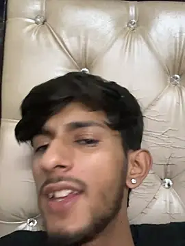 ronnnnn718 online show from July 9, 2026, 11:47 am