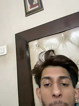 ronnnnn718 online show from July 23, 2026, 7:01 pm