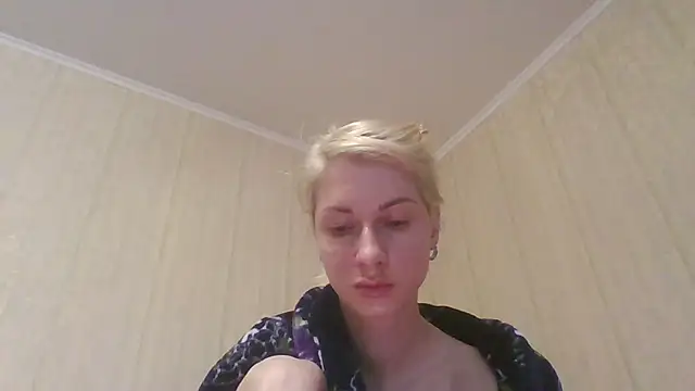 Snapshot of AmberandBlond chatting on June 19, 2026, 4:00 pm AmberandBlond online show from June 19, 2026, 4:00 pm