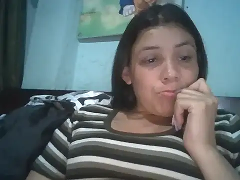 Snapshot of Arletrose_ chatting on July 29, 2026, 11:36 pm Arletrose online show from July 29, 2026, 11:36 pm