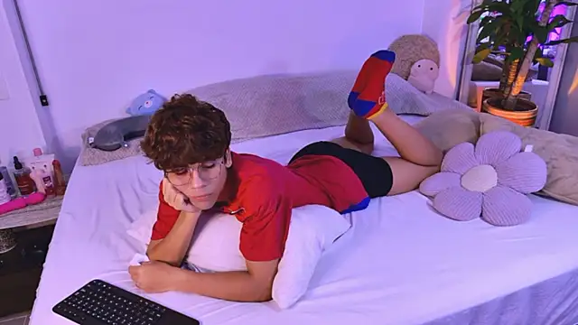 Snapshot of Samy_Twink chatting on July 1, 2026, 1:18 am Samy Twink online show from July 1, 2026, 1:18 am