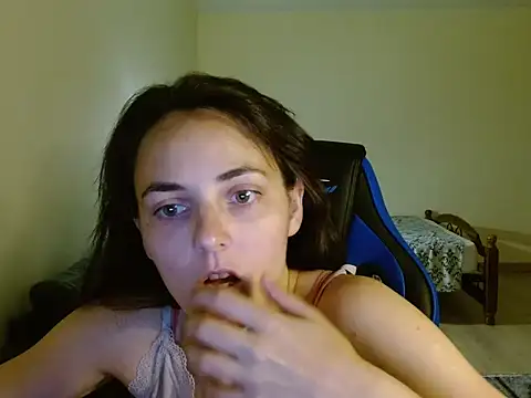 OliviaTheS online show from June 25, 2026, 8:02 pm