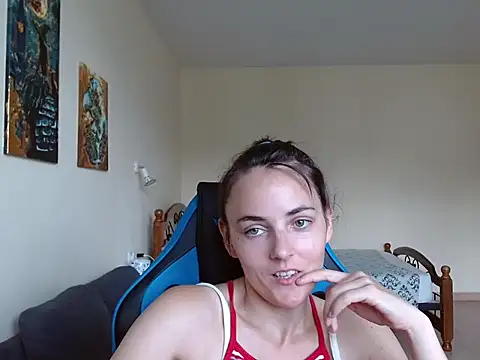 OliviaTheS online show from July 7, 2026, 9:24 am
