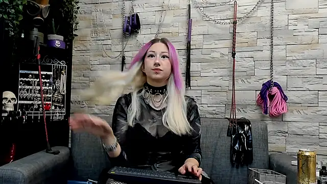 Snapshot of Miss_Kaz chatting on July 26, 2026, 12:30 am Miss Kaz online show from July 26, 2026, 12:30 am