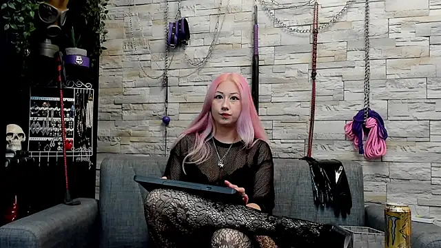 Snapshot of Miss_Kaz chatting on August 9, 2026, 12:23 am Miss Kaz online show from August 9, 2026, 12:23 am