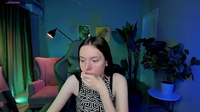 Eva Leeee online show from July 3, 2026, 5:25 am