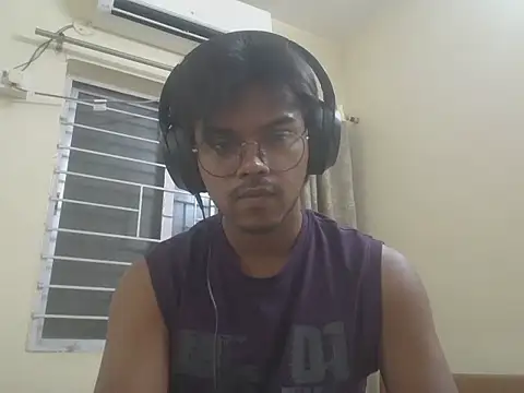 Snapshot of shady093 chatting on June 15, 2026, 6:43 pm shady093 online show from June 15, 2026, 6:43 pm