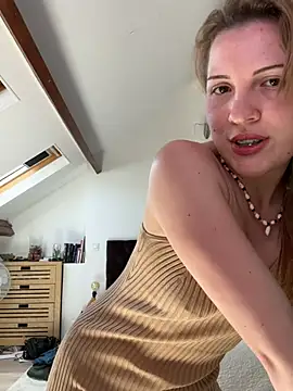 Snapshot of blanchevalmont chatting on June 17, 2026, 1:56 pm blanchevalmont online show from June 17, 2026, 1:56 pm