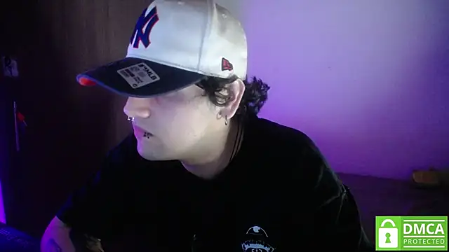 Snapshot of Greg_leach chatting on July 5, 2026, 4:19 am Greg leach online show from July 5, 2026, 4:19 am