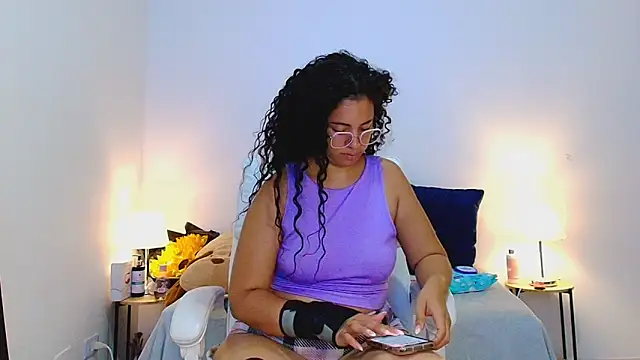Snapshot of Isabella_Sophia19 chatting on August 3, 2026, 1:38 pm Isabella Sophia19 online show from August 3, 2026, 1:38 pm