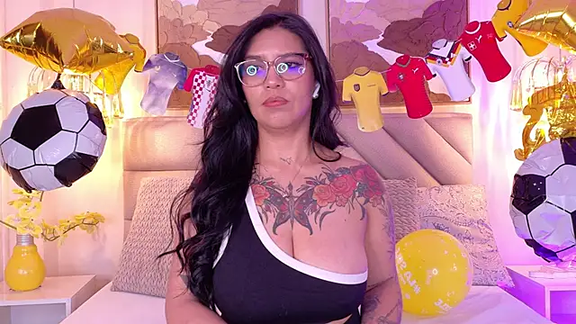 Snapshot of Sharlot18 chatting on June 19, 2026, 12:31 pm Sharlot18 online show from June 19, 2026, 12:31 pm