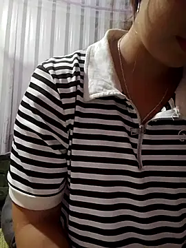 Snapshot of -Hezy- chatting on June 13, 2026, 4:32 am -Hezy- online show from June 13, 2026, 4:32 am