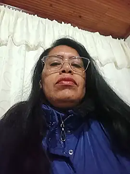 Snapshot of Emilif_ chatting on August 4, 2026, 1:53 am Emilif online show from August 4, 2026, 1:53 am