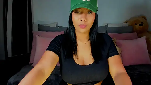 NicolePasqualott online show from February 11, 2025, 7:48 pm