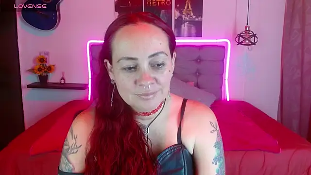 Snapshot of Cris_suitexx chatting on June 14, 2026, 3:47 pm Cris suitexx online show from June 14, 2026, 3:47 pm