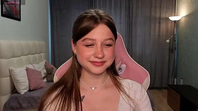 Snapshot of lilymoore69 chatting on June 17, 2026, 9:01 am lilymoore69 online show from June 17, 2026, 9:01 am
