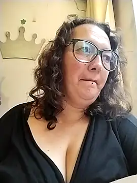 Snapshot of _Saraqueen-- chatting on July 1, 2026, 9:47 pm Saraqueen-- online show from July 1, 2026, 9:47 pm
