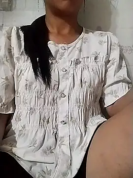 Snapshot of Helen-nn chatting on June 19, 2026, 10:35 pm Helen-nn online show from June 19, 2026, 10:35 pm