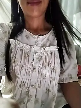 Snapshot of Helen-nn chatting on July 4, 2026, 12:44 pm Helen-nn online show from July 4, 2026, 12:44 pm