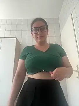 Snapshot of -Malina- chatting on June 21, 2026, 1:24 pm -Malina- online show from June 21, 2026, 1:24 pm