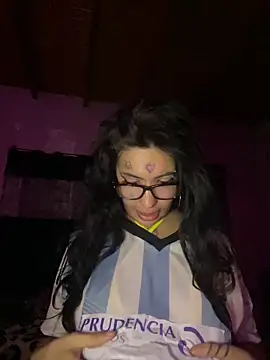 valenbaddie01 online show from June 17, 2026, 10:32 pm