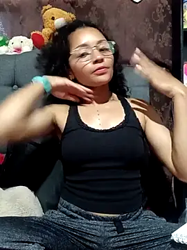 Snapshot of Estrella2001 chatting on June 18, 2026, 8:46 pm Estrella2001 online show from June 18, 2026, 8:46 pm