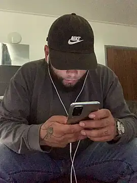 Snapshot of KeanuIsCrimi chatting on July 19, 2026, 7:01 am KeanuIsCrimi online show from July 19, 2026, 7:01 am