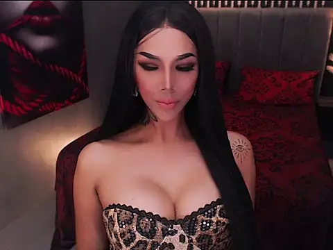Snapshot of QueenDomOfSex chatting on July 24, 2026, 9:40 am QueenDomOfSex online show from July 24, 2026, 9:40 am