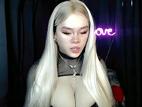 ExpensiveTiffanyxx online show from July 3, 2026, 12:00 pm