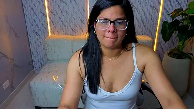 Snapshot of sarah_bay_tx chatting on June 18, 2026, 7:51 pm sarah bay tx online show from June 18, 2026, 7:51 pm
