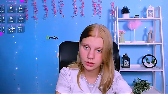 Snapshot of bella_sky11 chatting on July 11, 2026, 9:45 am bella sky11 online show from July 11, 2026, 9:45 am