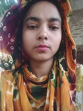 Snapshot of Simran_143 chatting on August 4, 2026, 4:15 am Simran 143 online show from August 4, 2026, 4:15 am