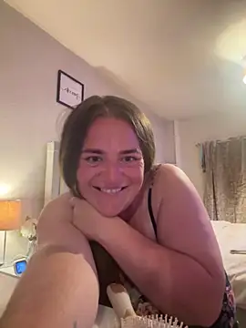 Snapshot of Bustygem_ chatting on June 19, 2026, 9:40 pm Bustygem online show from June 19, 2026, 9:40 pm