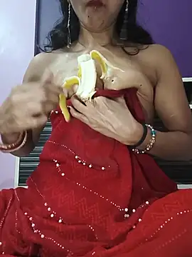 Snapshot of Night_Queen24 chatting on August 6, 2026, 4:20 pm Night Queen24 online show from August 6, 2026, 4:20 pm